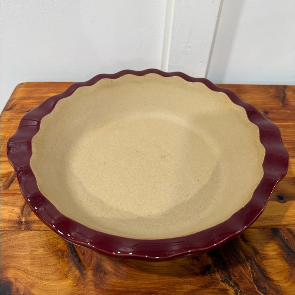 The Pampered Chef Family Heritage Stoneware Cranberry Scalloped Pie Dish